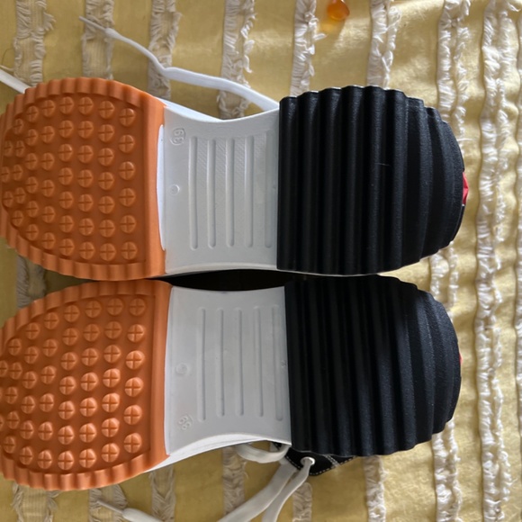 Cute converse like shoes - Picture 2 of 5